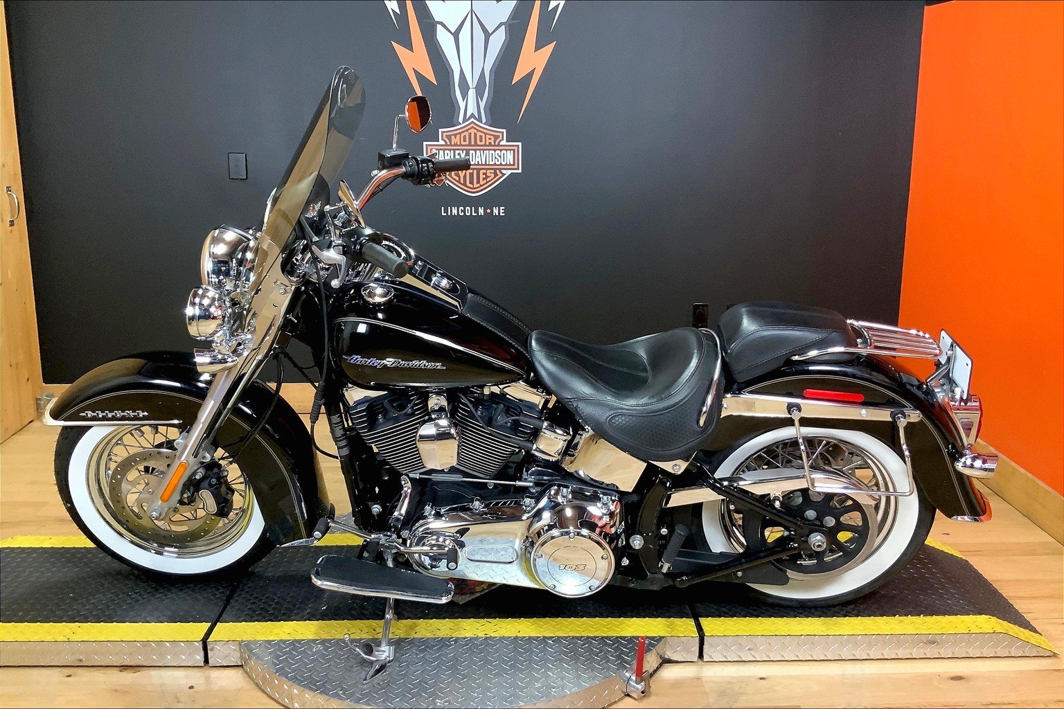 2017 deluxe harley deals davidson